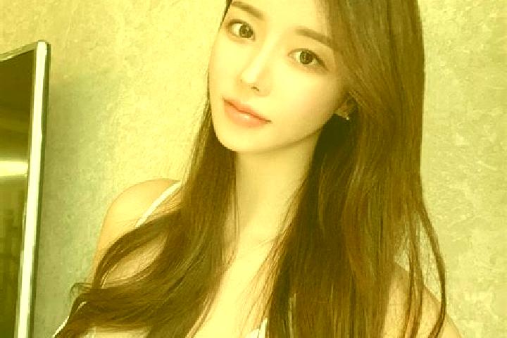 Avery, 21 — Escort in Shazhouba, China