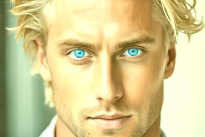 Avery, 22, a blonde dark-eyed european companion based in Awallan. Offering Duos, Couples, BDSM. Available for incall and outcall, overnight bookings available.