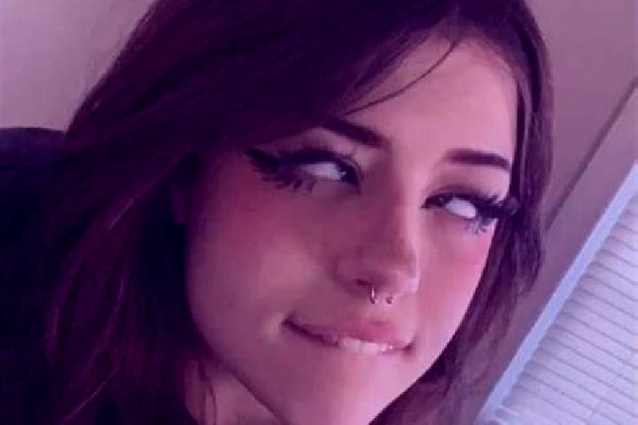Avery, 22, a chestnut grey-eyed caucasian companion based in Hunt. Offering BDSM, Party Girl, Dinner Date, OWO. Available for incall and outcall, day and eve...