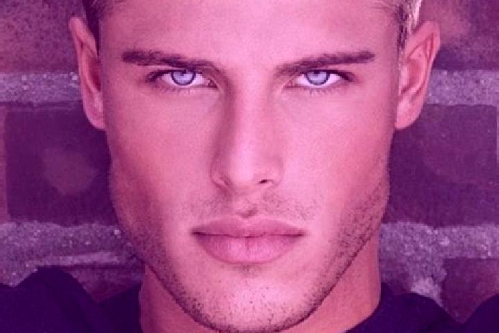 Avery, 22, a dark blonde grey-eyed caucasian companion based in Cugand. Offering Couples, Prostate Massage, BDSM, Tantra. Available for incall and outcall, o...