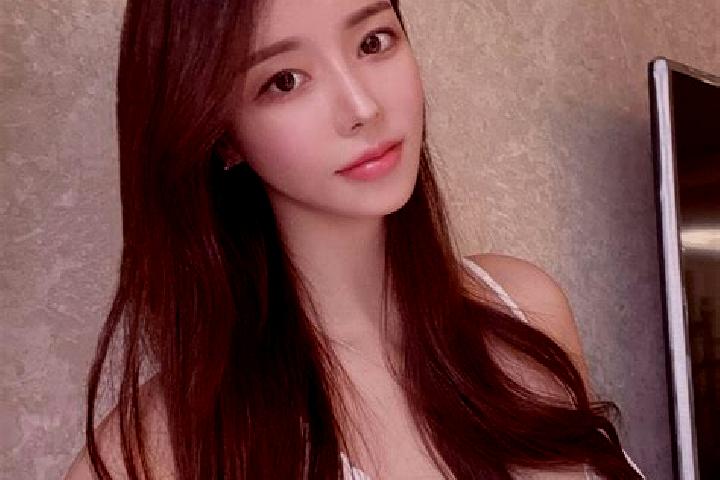 Avery, 22 — Escort in Heqian, China