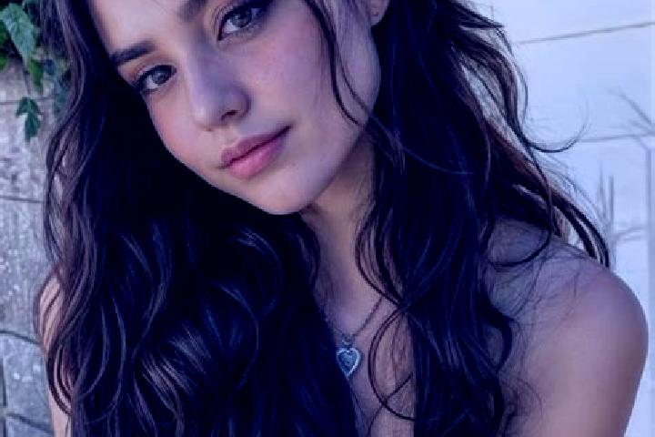 Avery, 23, a auburn hazel-eyed asian companion based in Gablenz. Offering Couples, GFE, Deep French Kissing. Available for incall and outcall, overnight book...
