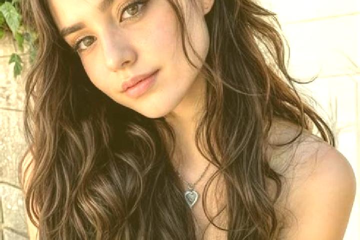 Avery, 23, a auburn hazel-eyed latina companion based in Sipacapa. Offering Deep French Kissing, OWO, Massage. Available for incall and outcall, overnight bo...