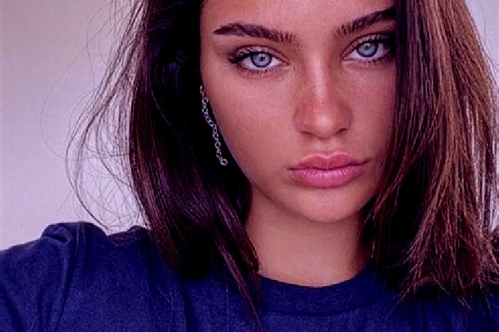 Avery, 23, a brunette brown-eyed slavic companion based in Solak. Offering Tantra, Massage, Fetish. Available for incall and outcall, day and evening dates.