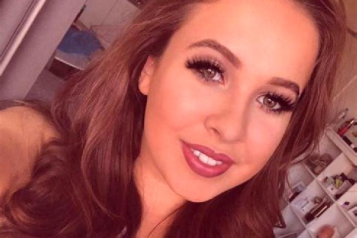 Avery, 23, a red green-eyed latina companion based in Lomza. Offering Party Girl, GFE, A-Level, 69, CIM. Available for incall and outcall, overnight bookings...
