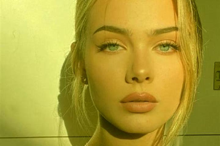 Avery, 24, a blonde amber-eyed european companion based in Gaeiras. Offering OWO, A-Level, GFE. Available for incall and outcall, day and evening dates.