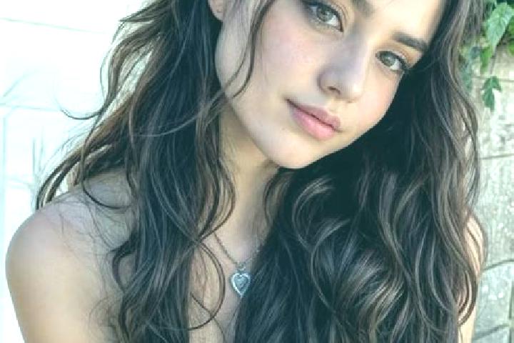 Avery, 24, a brunette hazel-eyed middle eastern companion based in Bienou. Offering Dinner Date, Party Girl, Fetish, Tantra. Available for incall and outcall...