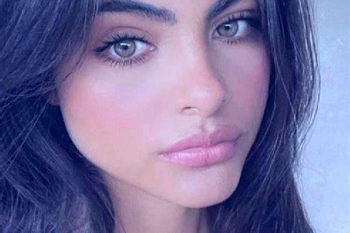 Avery, 26, a brunette green-eyed caucasian companion based in Gwiwa. Offering BDSM, Tantra, A-Level, Massage, CIM. Available for incall and outcall, day and ...