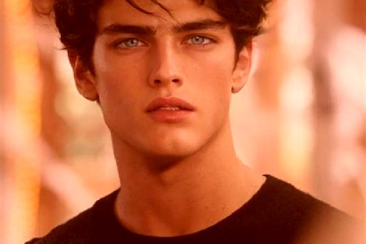 Avery, 27, a auburn blue-eyed mediterranean companion based in Pata de Mula de los Cedros (Patemula). Offering Prostate Massage, Overnight, Roleplay. Availab...