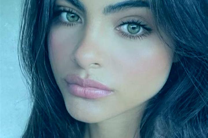 Avery, 27, a black hazel-eyed european companion based in Hoi An. Offering Striptease, OWO, Travel Companion. Available for incall and outcall, overnight boo...