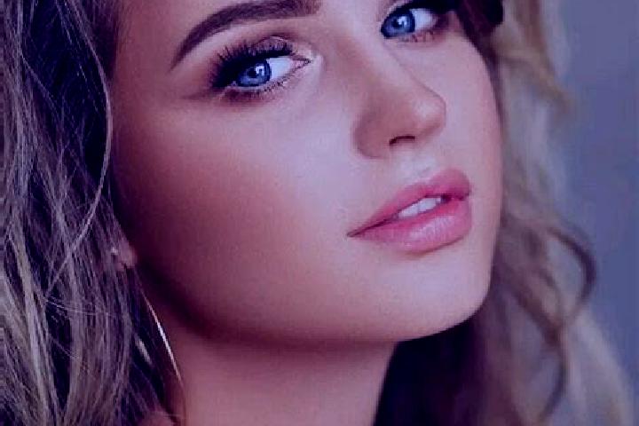 Avery, 27, a dark blonde blue-eyed middle eastern companion based in Bochojbo Alto. Offering Dinner Date, Duos, Domination. Available for incall and outcall,...