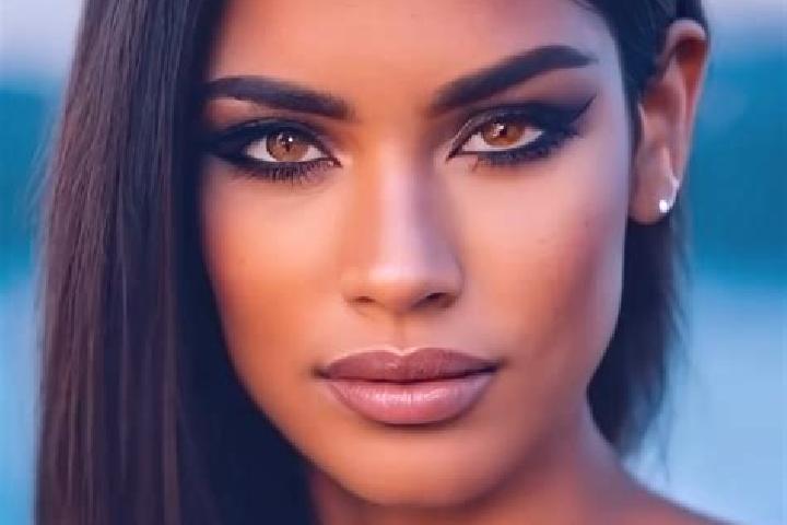 Avery, 27, a red brown-eyed latina companion based in Ponikiew. Offering BDSM, Party Girl, GFE. Available for incall and outcall, day and evening dates.