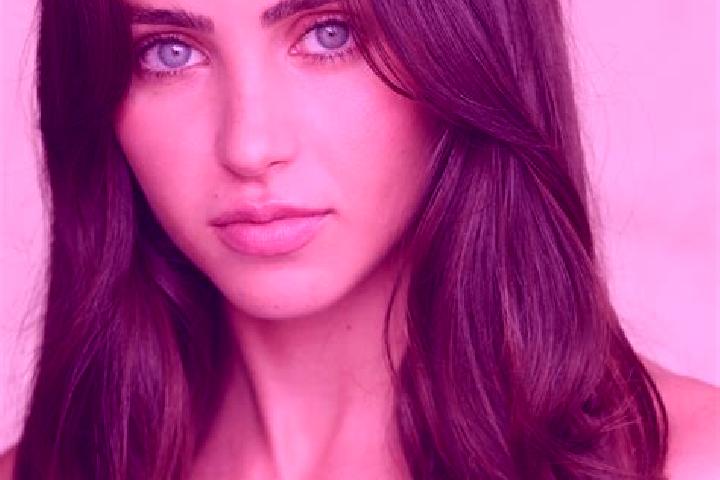Avery, 28, a brunette amber-eyed latina companion based in Pescosansonesco Nuovo. Offering Girlfriend Experience, CIM, Duos. Available for incall and outcall...