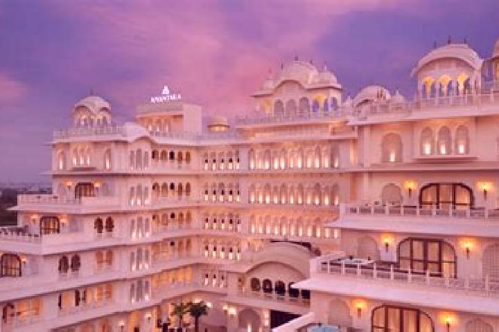 Avery, 28 — Escort in Deoli, India