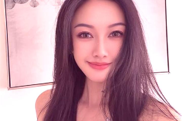 Avery, 28 — Escort in Yaohua, China