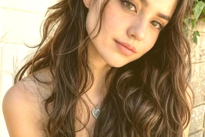 Avery, 29, a auburn amber-eyed middle eastern companion based in Alacska. Offering CIM, 69, Couples. Available for incall and outcall, day and evening dates.