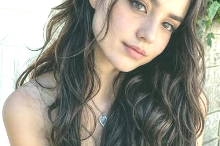 Avery, 29, a auburn hazel-eyed middle eastern companion based in Villa del Rosario. Offering Erotic Massage, Party Girl, BDSM, Duos. Available for incall and...