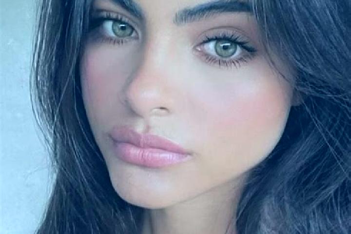 Avery, 29, a brunette green-eyed indian companion based in Borobia. Offering Dinner Date, Striptease, OWO, Massage. Available for incall and outcall, overnig...