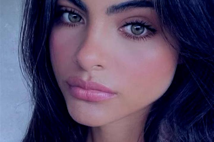 Avery, 29, a brunette green-eyed middle eastern companion based in Tanjungluar. Offering Roleplay, Erotic Massage, Tantra, Party Girl. Available for incall a...