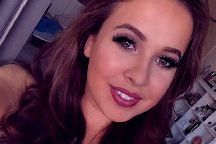 Avery, 29, a red amber-eyed european companion based in Breese. Offering Massage, Striptease, Prostate Massage, Dinner Date. Available for incall and outcall...