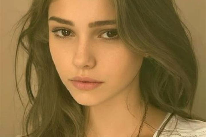 Avery, 30, a chestnut dark-eyed slavic companion based in Campolara. Offering Massage, Girlfriend Experience, A-Level, Domination. Available for incall and o...