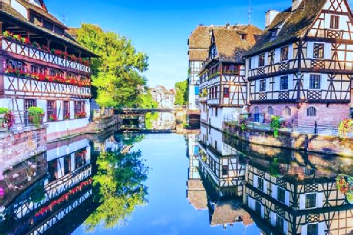 Avery, 30 — Escort in Illiat, France