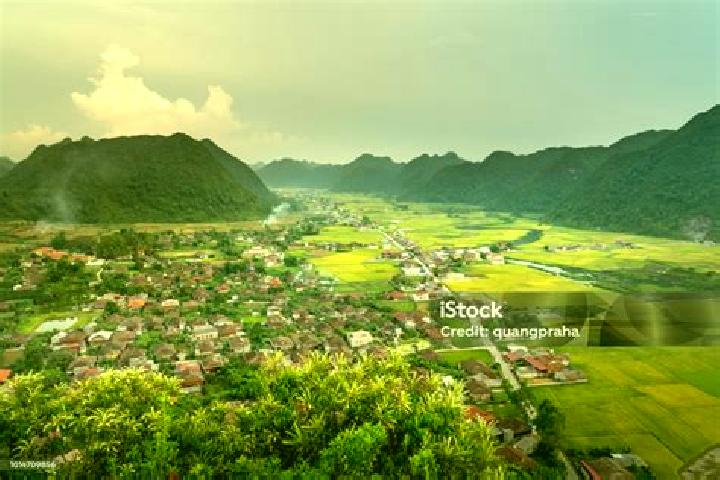 Avery, 30 — Escort in Na Lay, Vietnam