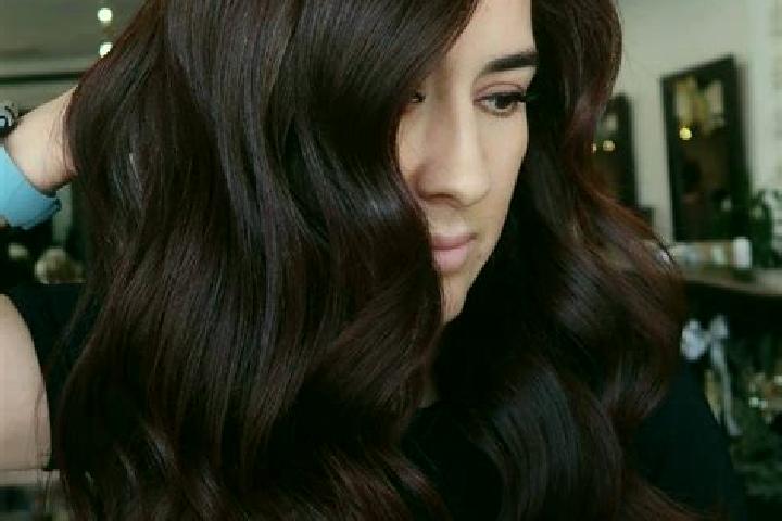 Avery, 31, a auburn dark-eyed mixed companion based in Kadodara. Offering Roleplay, A-Level. Available for incall and outcall, overnight bookings available.