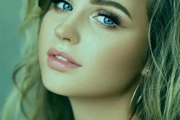 Avery, 33, a dark blonde blue-eyed mediterranean companion based in Cruz Vidriada. Offering Party Girl, Couples, Erotic Massage, Girlfriend Experience, Domin...