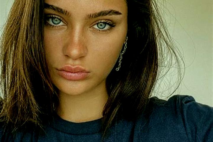 Avery, 34, a brunette dark-eyed indian companion based in Ekongo. Offering A-Level, Duos, Fetish, Massage. Available for incall and outcall, overnight bookin...