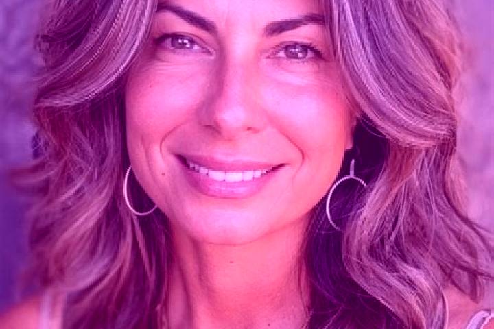 Avery, 34, a brunette grey-eyed mediterranean companion based in Breuil-Magne. Offering Dinner Date, Erotic Massage, Roleplay. Available for incall and outca...