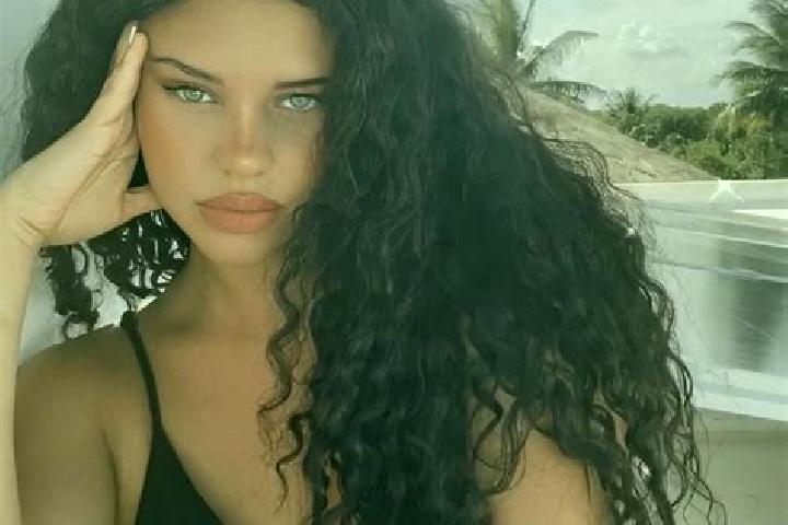 Avery, 35, a black grey-eyed latina companion based in Pijnacker. Offering Couples, Travel Companion, Roleplay, Deep French Kissing. Available for incall and...