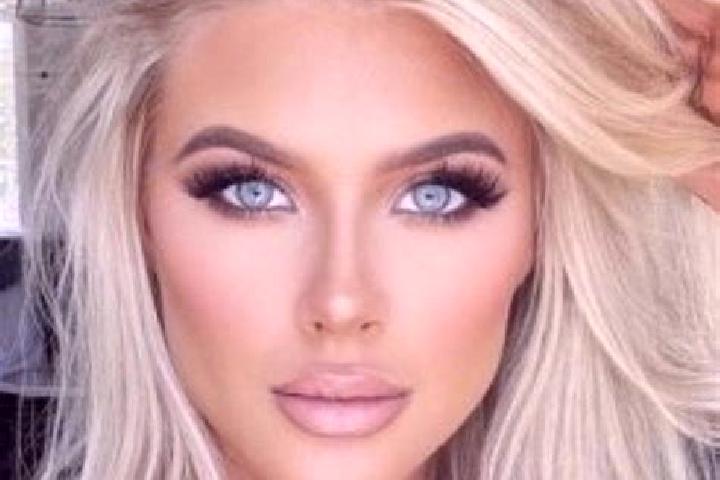 Avery, 35, a platinum blonde amber-eyed slavic companion based in Stroud Green. Offering Duos, Erotic Massage, Striptease, Tantra. Available for incall and o...