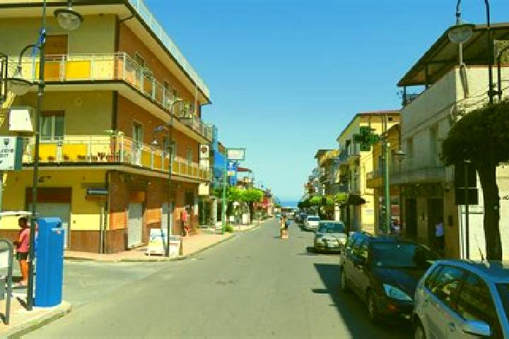 Avery, 35 — Escort in Campora San Giovanni, Italy