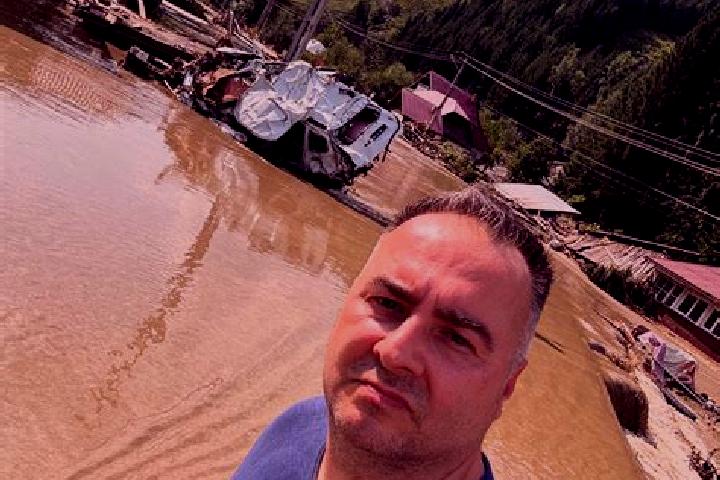 Avery, 35 — Escort in Poiana Teiului, Romania