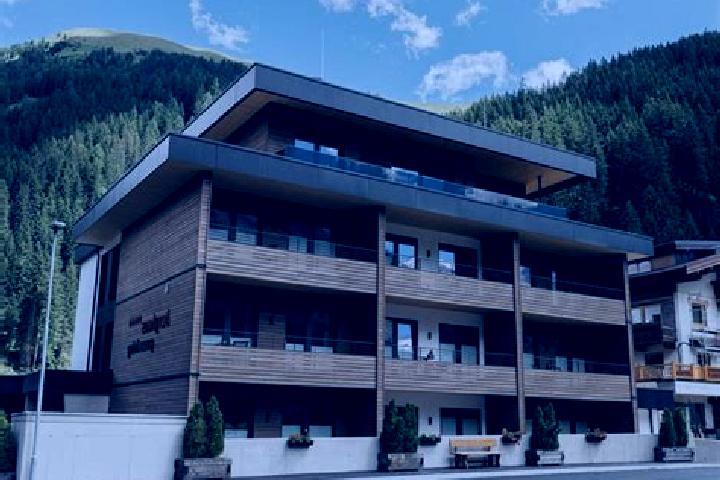 Avery, 35 — Escort in Tux, Austria