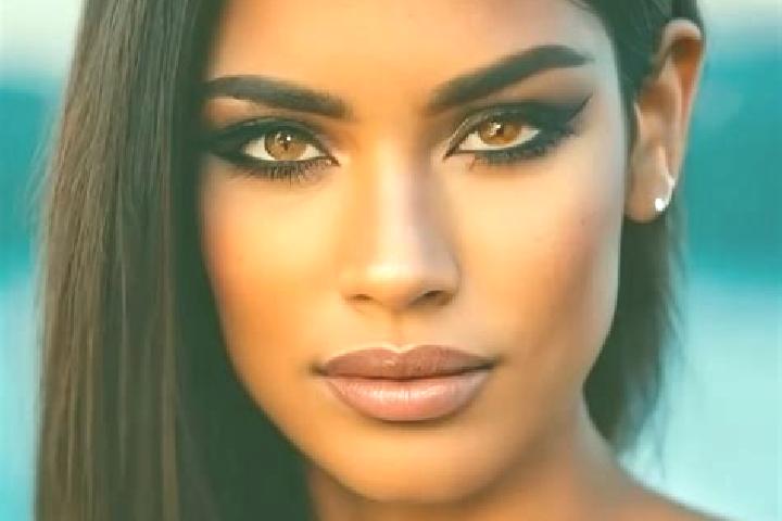 Avery, 36, a auburn dark-eyed latina companion based in Carrias. Offering GFE, Travel Companion, 69. Available for incall and outcall, overnight bookings ava...