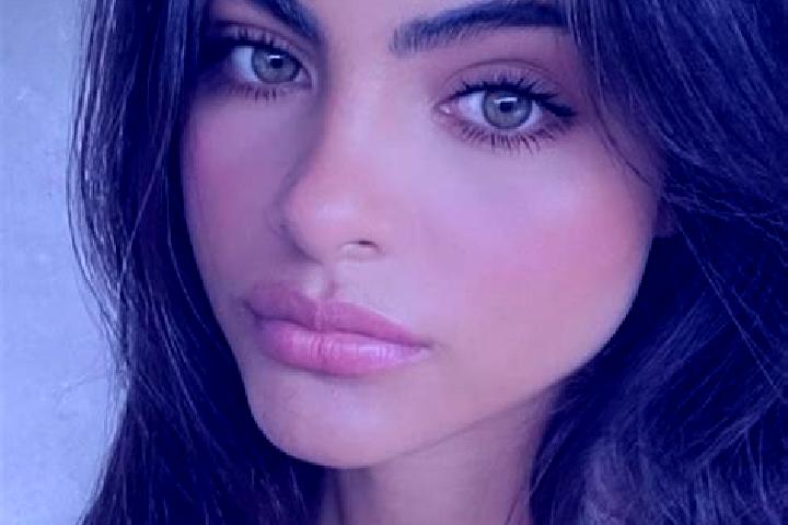 Avery, 36, a brunette green-eyed latina companion based in Tordinia-Villa Ripa. Offering 69, Deep French Kissing, Girlfriend Experience, Couples, Duos. Avail...