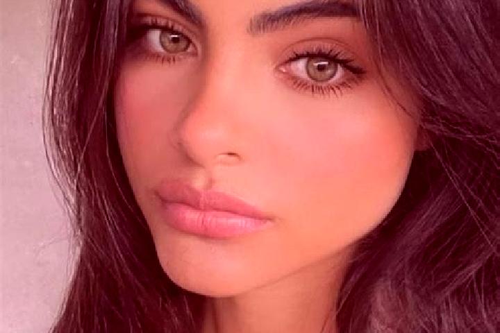 Avery, 36, a brunette grey-eyed middle eastern companion based in Novaretto. Offering OWO, Deep French Kissing, 69. Available for incall and outcall, overnig...
