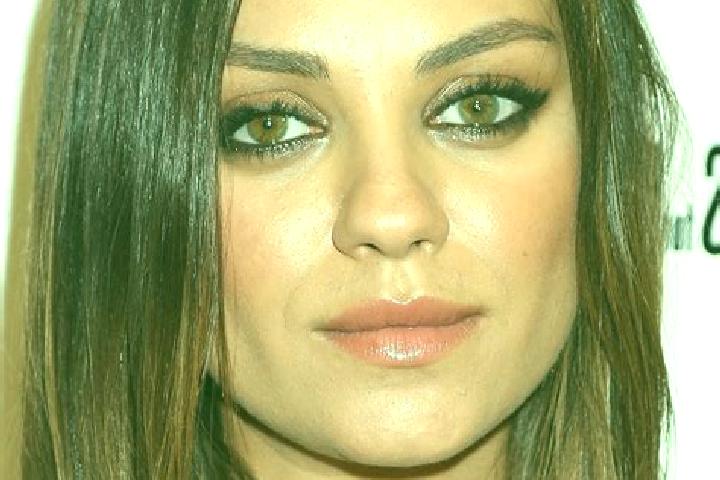 Avery, 36, a brunette hazel-eyed caucasian companion based in Thagoona. Offering Striptease, OWO, GFE. Available for incall and outcall, day and evening dates.