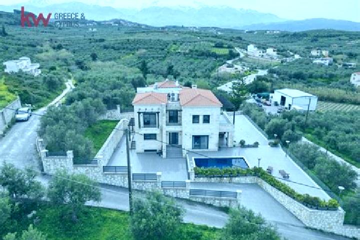 Avery, 36 — Escort in Armenoi, Greece