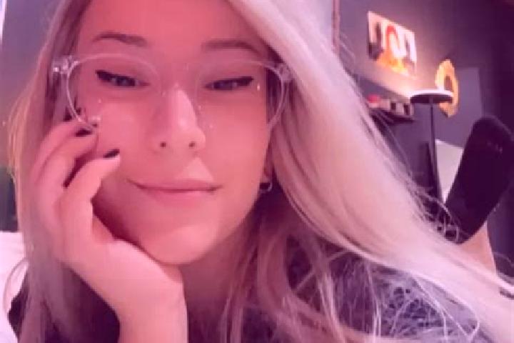 Avery, 37, a blonde dark-eyed slavic companion based in Lanzendorf. Offering Couples, CIM, Roleplay, Erotic Massage. Available for incall and outcall, overni...