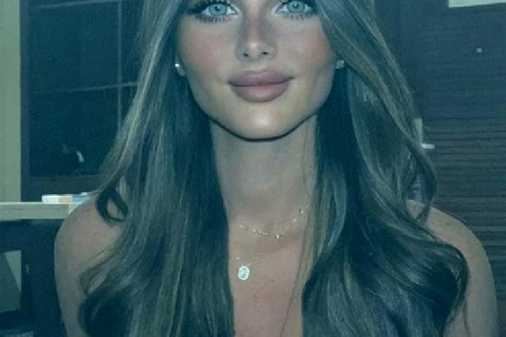 Avery, 37, a brunette dark-eyed european companion based in Borlova. Offering Party Girl, OWO, Erotic Massage. Available for incall and outcall, day and even...
