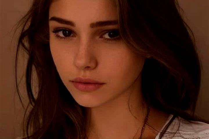 Avery, 37, a chestnut dark-eyed slavic companion based in Escobar de Polendos. Offering 69, OWO. Available for incall and outcall, day and evening dates.
