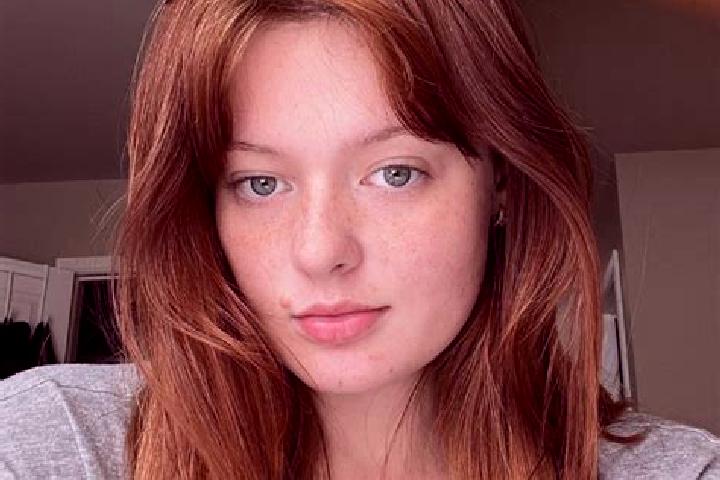 Avery, 37, a red grey-eyed caucasian companion based in Kluncing. Offering A-Level, Duos, OWO, CIM. Available for incall and outcall, day and evening dates.