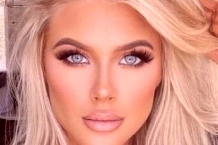 Avery, 38, a platinum blonde green-eyed indian companion based in Quarry Hill. Offering Roleplay, Party Girl, Prostate Massage, BDSM, Massage. Available for ...