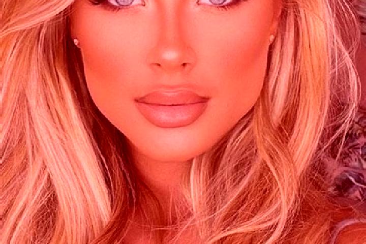 Avery, 39, a blonde hazel-eyed latina companion based in Hausisi. Offering A-Level, Duos, Domination. Available for incall and outcall, day and evening dates.