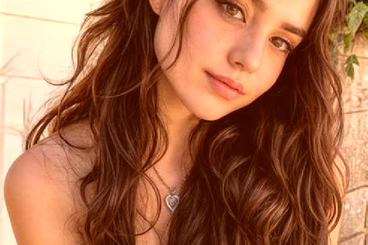 Avery, 39, a dark blonde hazel-eyed middle eastern companion based in Wegorzewo. Offering CIM, Dinner Date, Massage. Available for incall and outcall, overni...