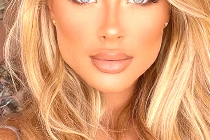 Chloe, 20, a blonde blue-eyed latina companion based in Mira Taglio. Offering GFE, OWO, Erotic Massage, BDSM. Available for incall and outcall, overnight boo...
