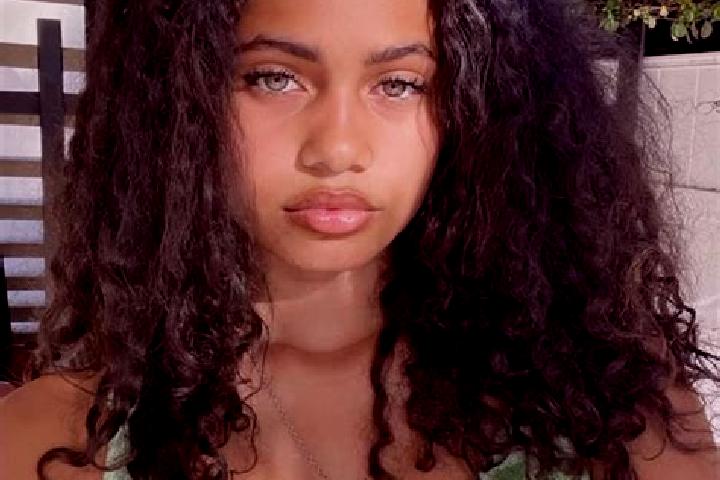 Chloe, 20, a red green-eyed mixed companion based in Cheix-en-Retz. Offering BDSM, Party Girl. Available for incall and outcall, overnight bookings available.